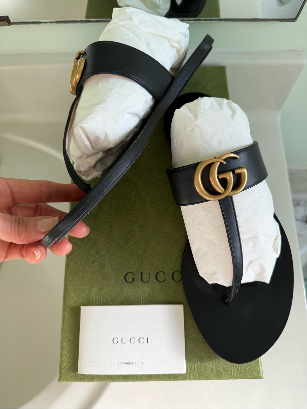 Gucci Black Leather thong Sandals with Gold Double G size 8.5